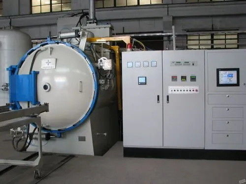 ποιότητας  1300C Max. Temperature Vacuum Oil Quenching Furnace 380V Adjustable Voltage εργοστάσιο